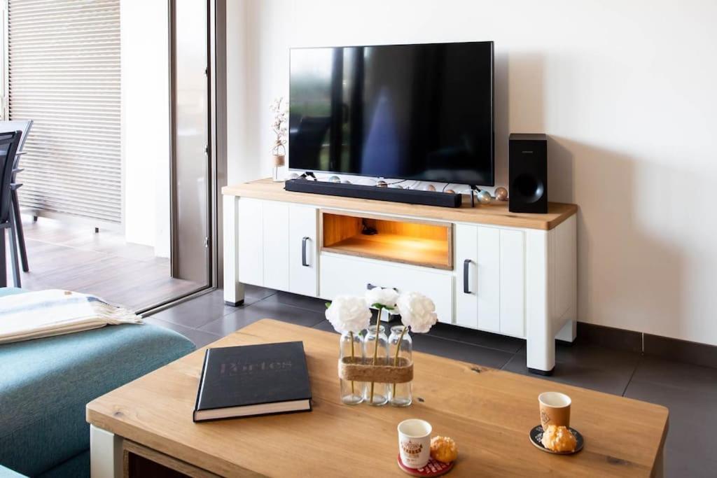 A7- 2 Bdr Sea & Mountain View - Ac, Parking, Pool & Terrace Apartment Антиб Екстериор снимка